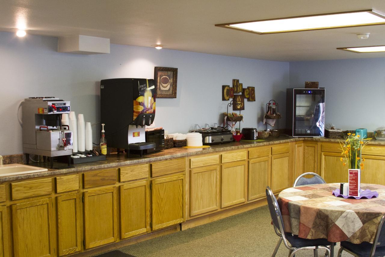 Cottonwood Inn & Suites Phillipsburg Dış mekan fotoğraf