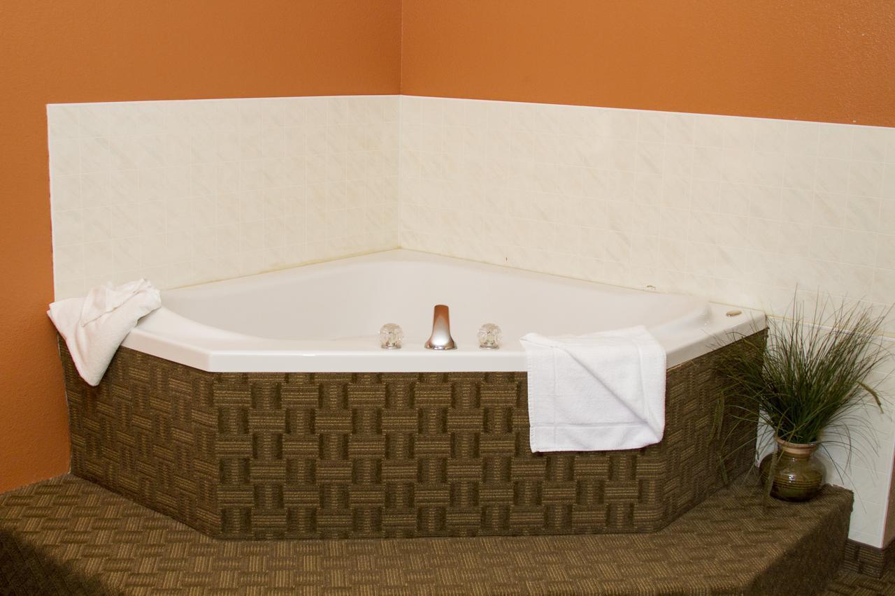 Cottonwood Inn & Suites Phillipsburg Dış mekan fotoğraf