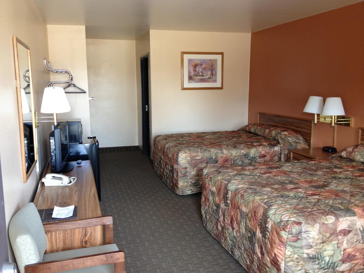 Cottonwood Inn & Suites Phillipsburg Dış mekan fotoğraf